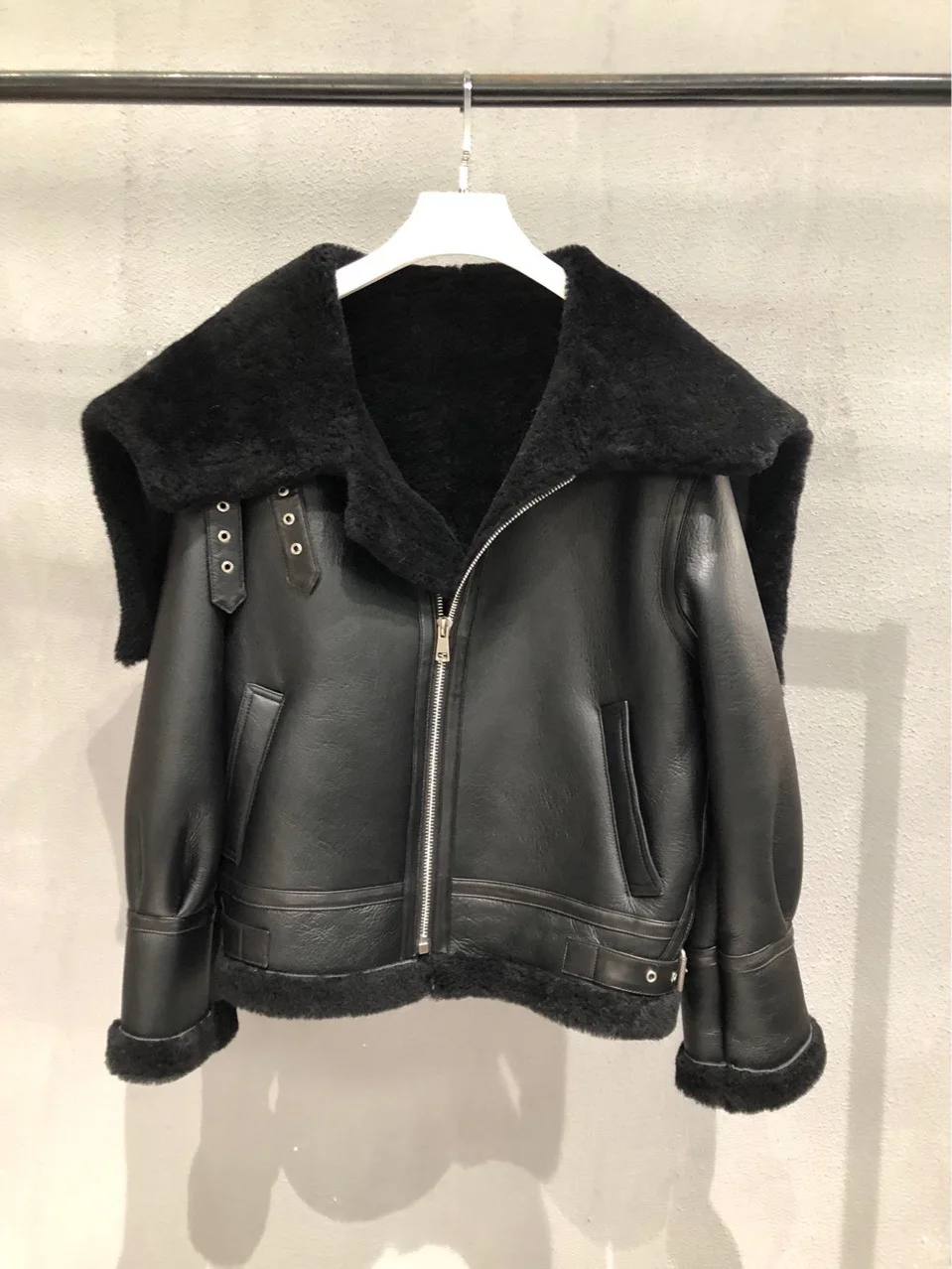 Женская куртка-Авиатор из толстой замши и овчины Q15 | одежда