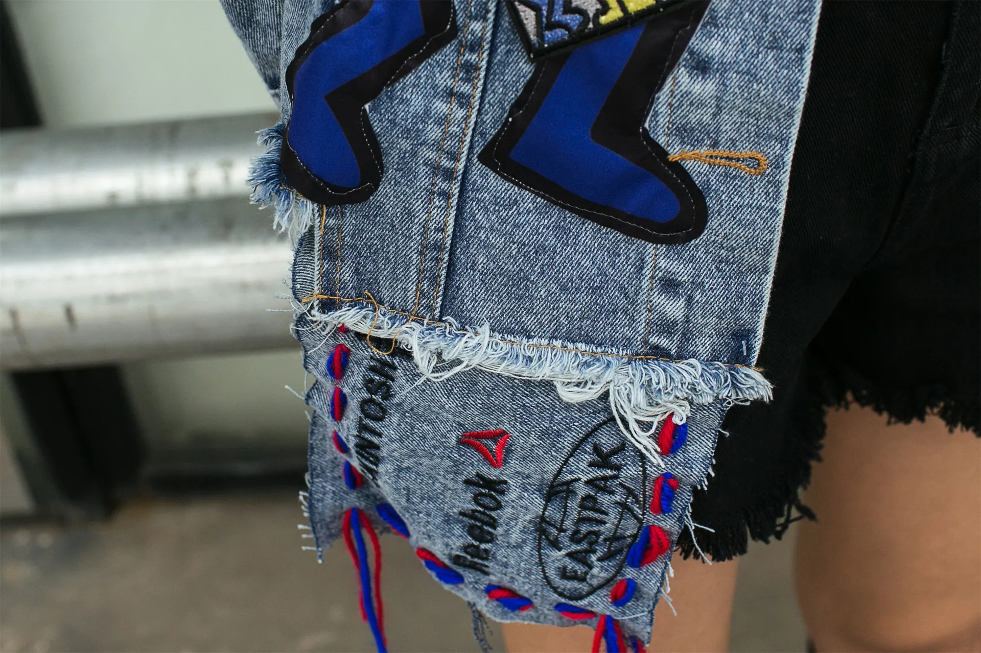 

Vefadisa Letter Embroidery Denim Coat Irregular Women Jacket 2021 Spring Fashion Spliced Women Denim Jacket Loose QYF3254