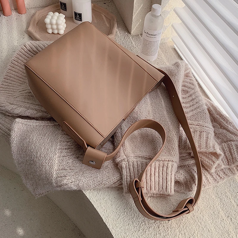 

Women Shoulder Bags High Capacity Solid Color PU Leather Crossbody Bags for Women Bucket Bags Lady Travel Handbags Wide Belt