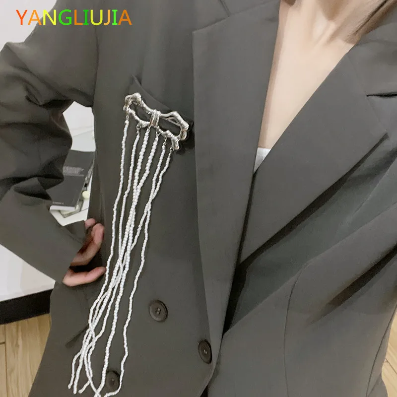 

YANGLIUJIA Metal Irregular Long Pearl Brooch Personality Fashion Clothes Micro Chapter Brooches Accessories Couples Jewelry Gift