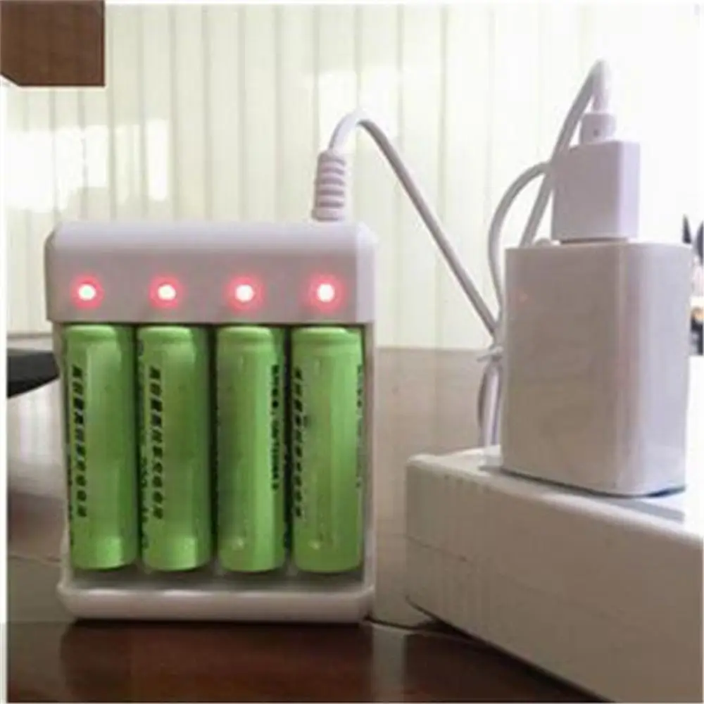 

USB Output 4 Slots Fast Charging Battery Charger Short Circuit Protection AAA /AA Rechargeable Battery Charging Station