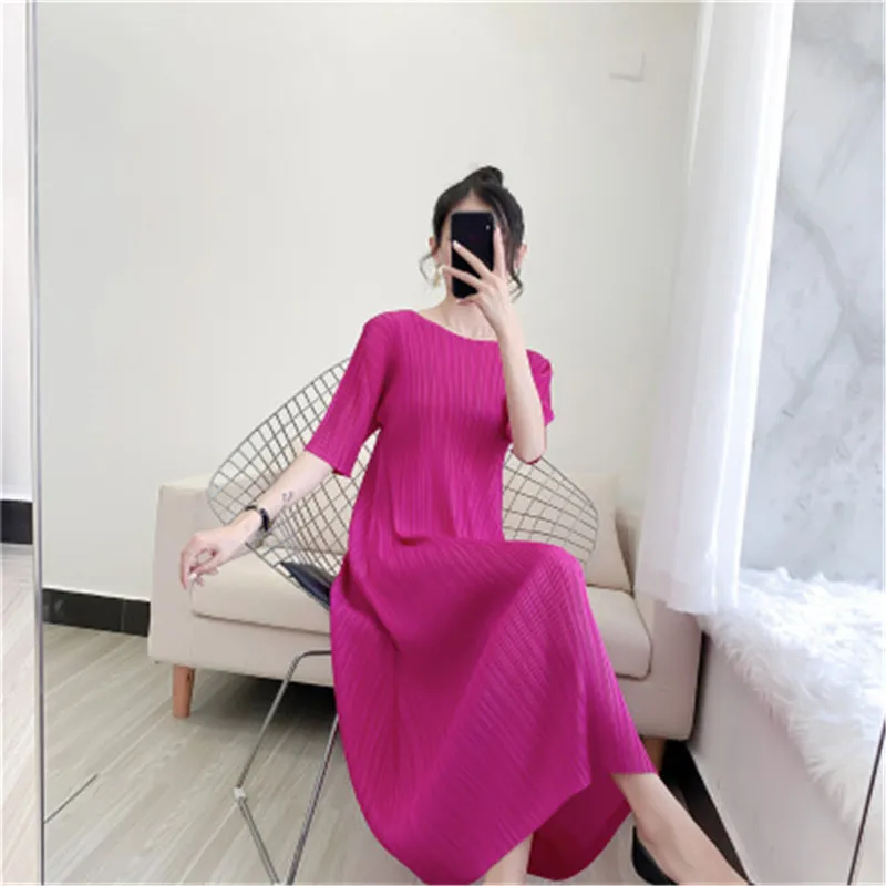 

Miyake pleated v-neck dress with folded sleeves 2021 summer fashion and comfortable mid-length loose large size pleated dress