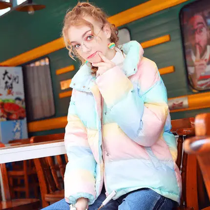 

Блейзер для девушек, меняющий цвет радуги, дизайнерская модная зимняя куртка, ослабление, стиль Ins.Pop. Пуховое пальто для программы прямых тр...