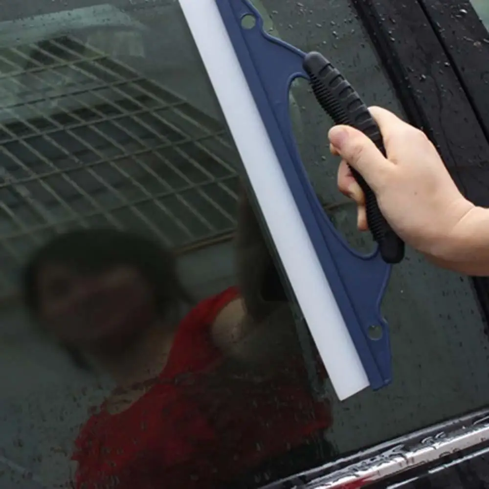 

Скребок для очистки автомобиля от снега