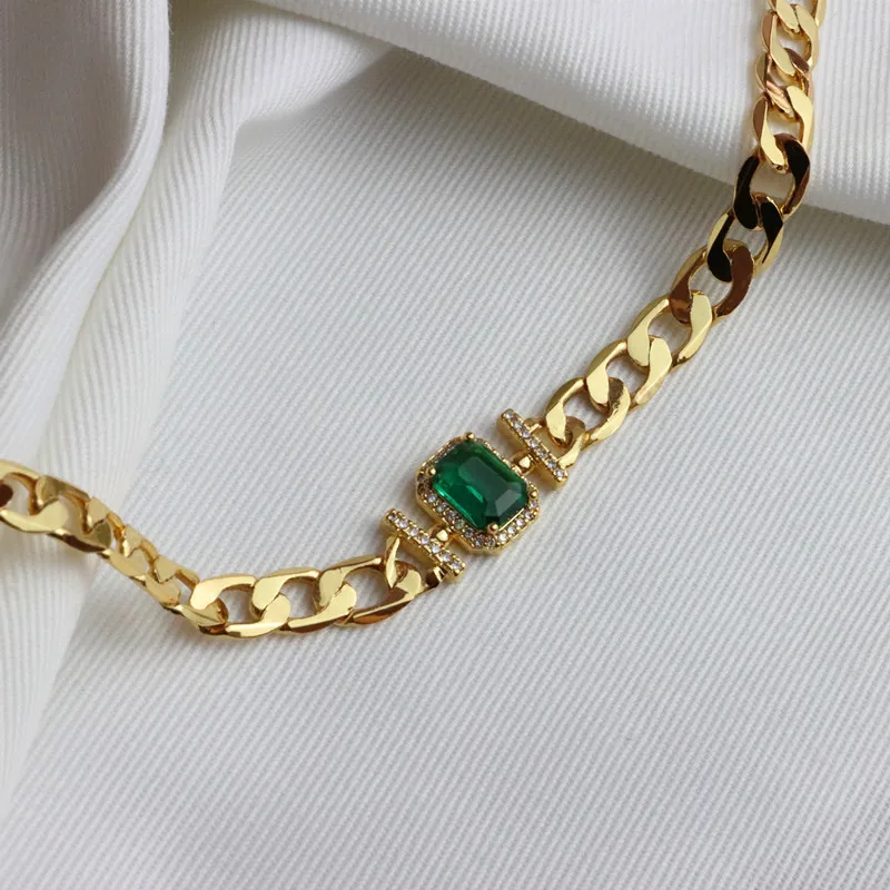 

Vintage Women Retro Palace Emerald Necklace Heavy Industry Collarbone Clavicle Metal Chain Fashion Brand Jewelry Plated 18K Gold