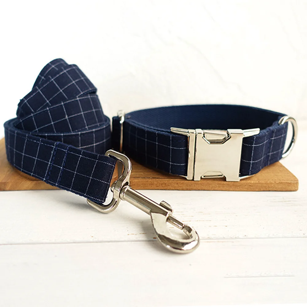 Темно синий клетчатый собачий ошейник и поводок с галстуком бабочкой