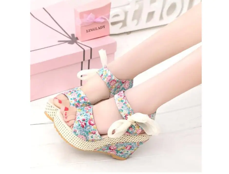 Сандалии женские на платформе и высоком каблуке модные босоножки с принтом