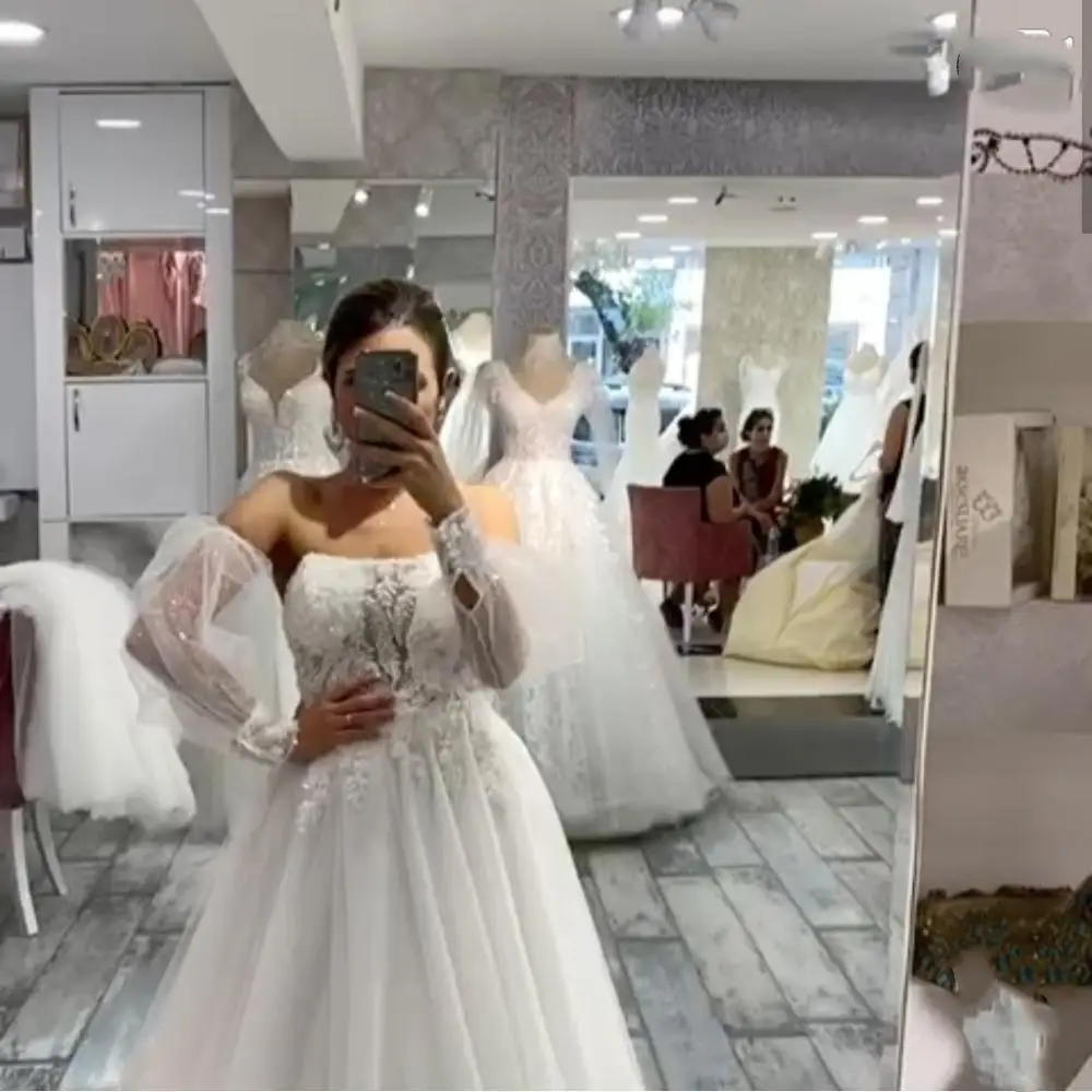 Свадебное платье с открытыми плечами трапециевидной формы свадебное из органзы