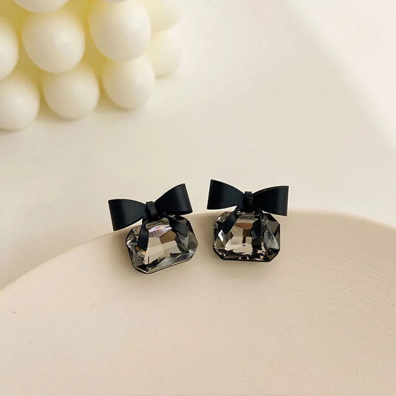 

2020 Korean New Black Bow Earrings Fashionable Temperament Simple Versatile Earringstud Elegant Ladies Jewelry