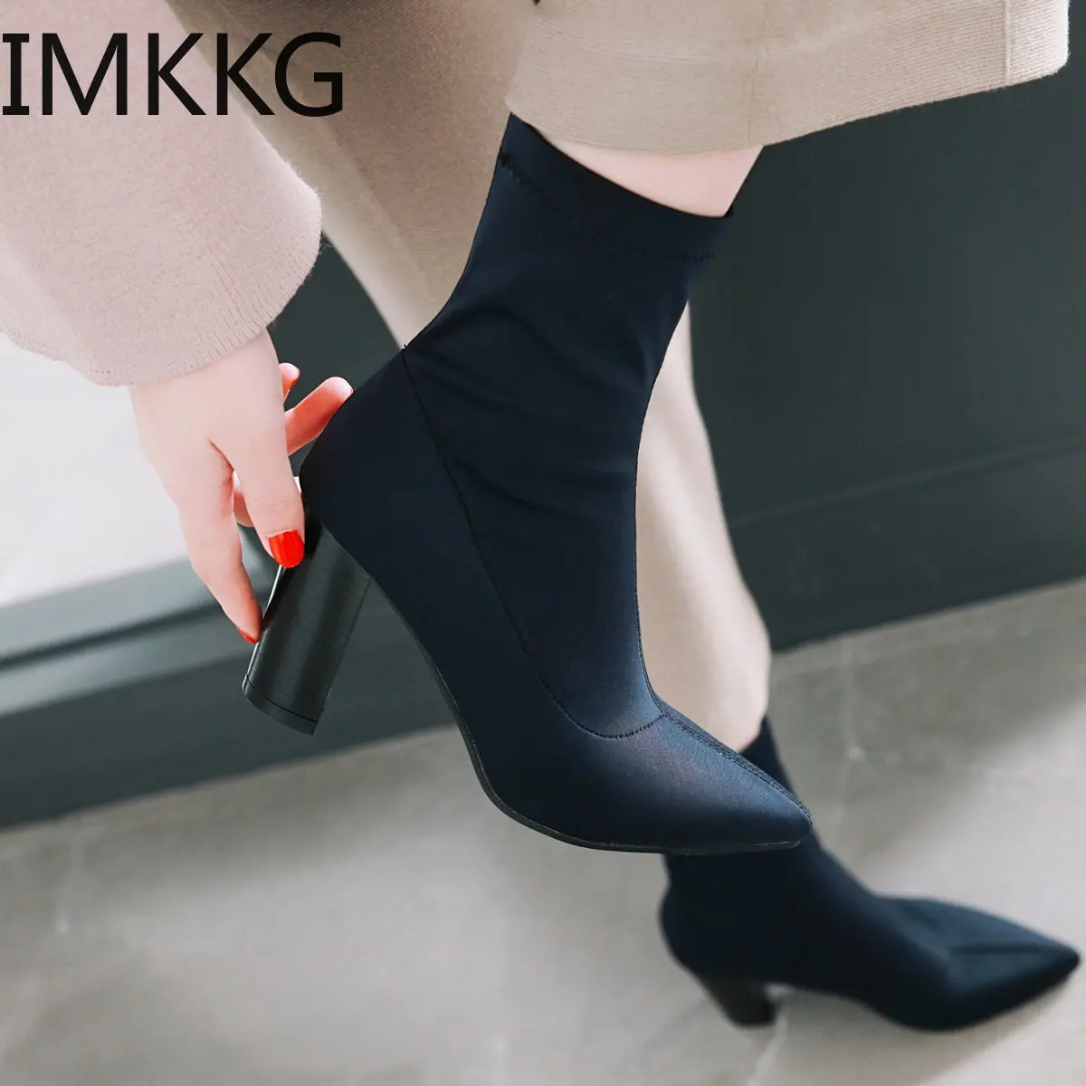 2020 женские ботильоны ботинки носки Универсальные на платформе с острым носком высоком квадратном каблуке