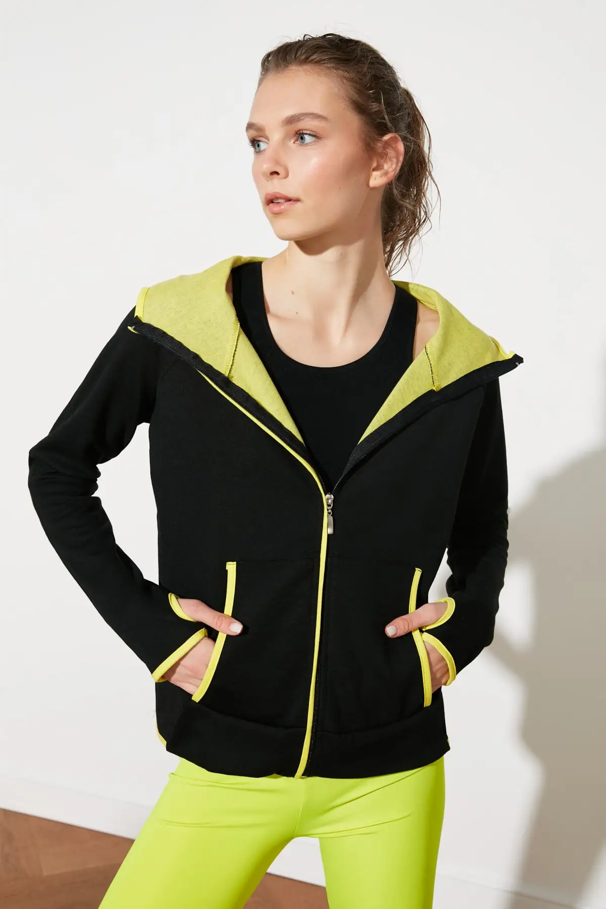 

Trendyol Sports Jacket TWOSS21CE0275