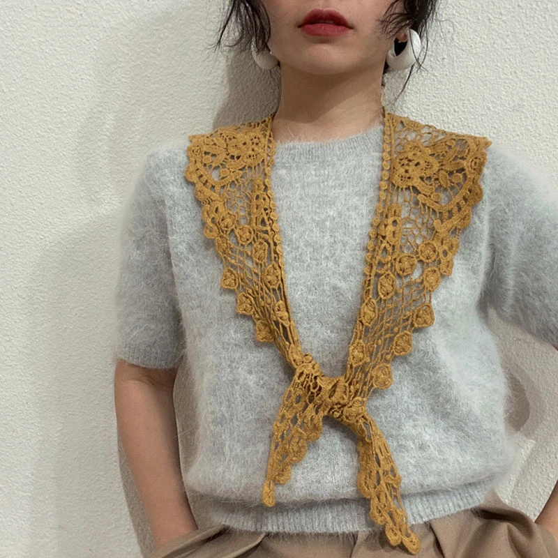 Женский платок с цветами белый черный треугольный шарф кружевом на голову