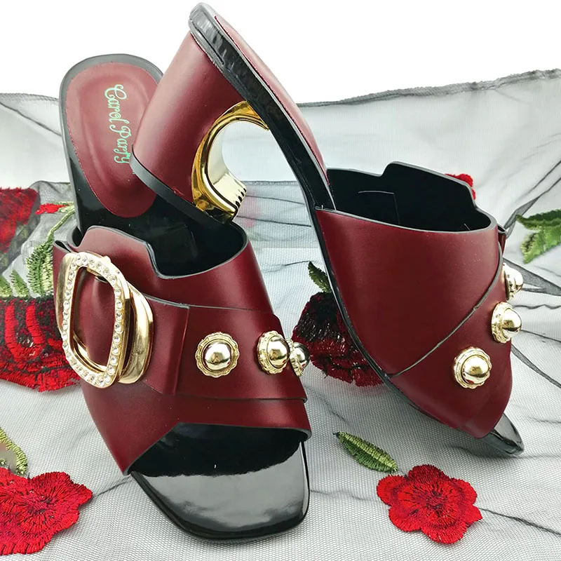 Туфли-лодочки из искусственной кожи на низком каблуке винного цвета | Обувь