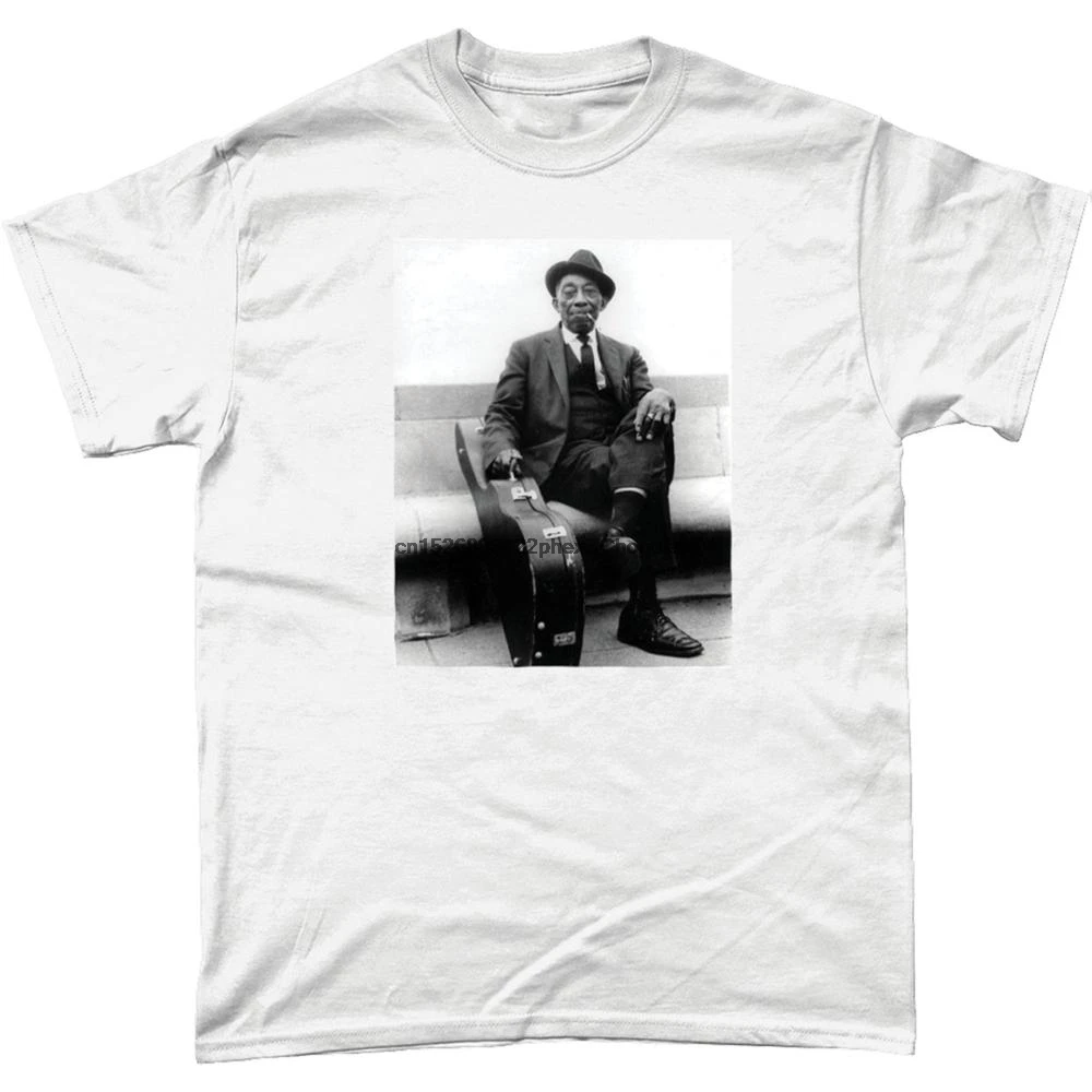 Футболка с принтом &quotМиссисипи Джон боль&quot | Мужская одежда