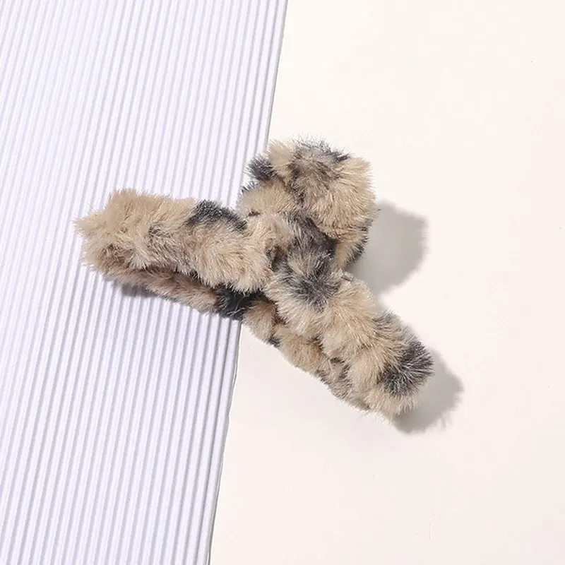 

Women Plush Hair Claws Fashion Hair Clips Female Hair Crabs Soft Girl Hairgrips Elegant Headwear Woman Hair Accessories Ornament