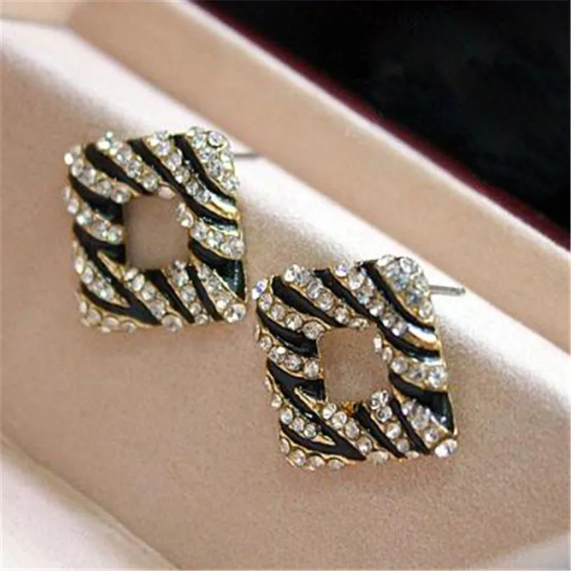 Элегантный Полые блестящие с цельными круглыми кристаллами квадратные серьги