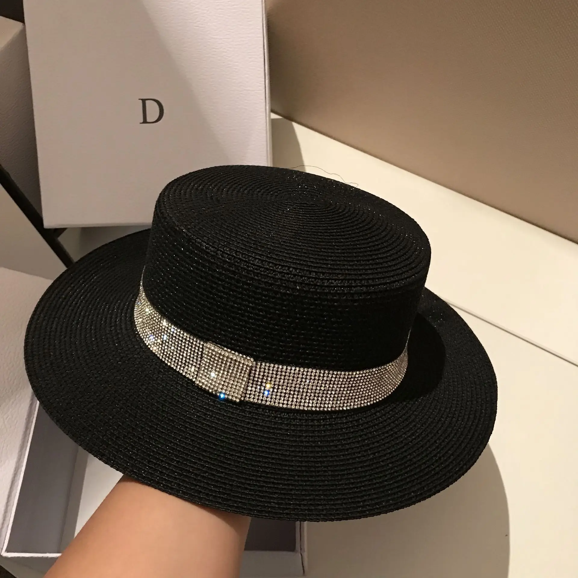 Шапки бини для женщин соломы камень летние шляпы черный шлемы Церков дам