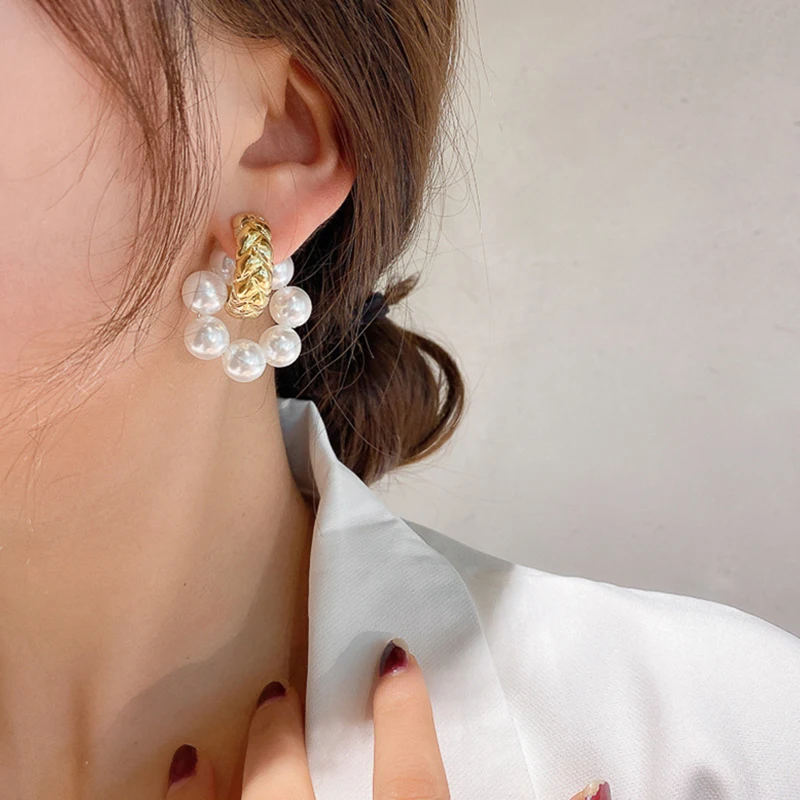 

Korea Exaggerated Trendy C-shaped Pearl Flower Earrings Simple Septum Fake Wild Broncos 2021 Bronco