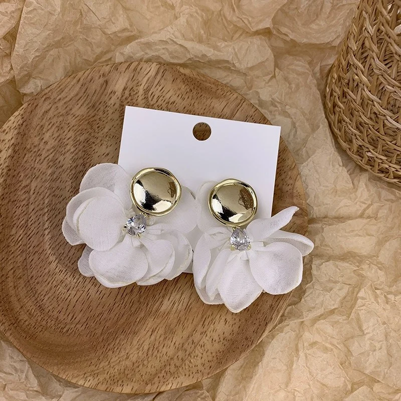 

U-Magical Textured White Petals Rhinestone Dangle Earring for Women Gold Color Metal Circle Earring Jewelry Accessories Party