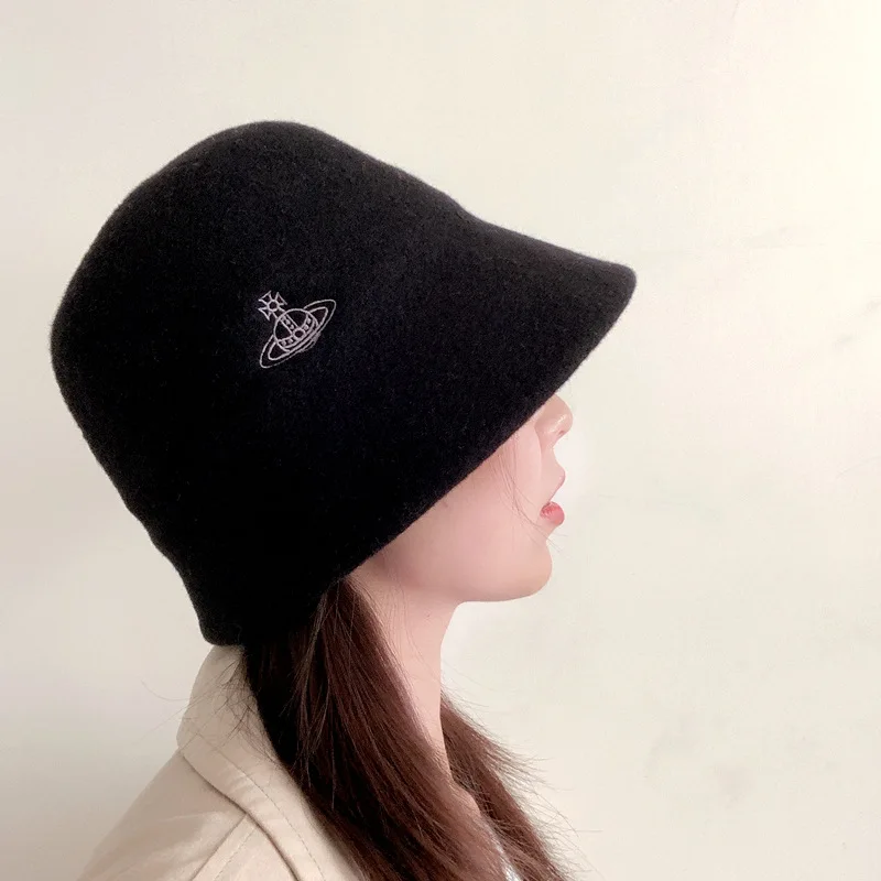 

Cappello selvaggio da donna con ricamo saturno di alta precisione calore in lana australiana, regalo prezioso delicato sulla