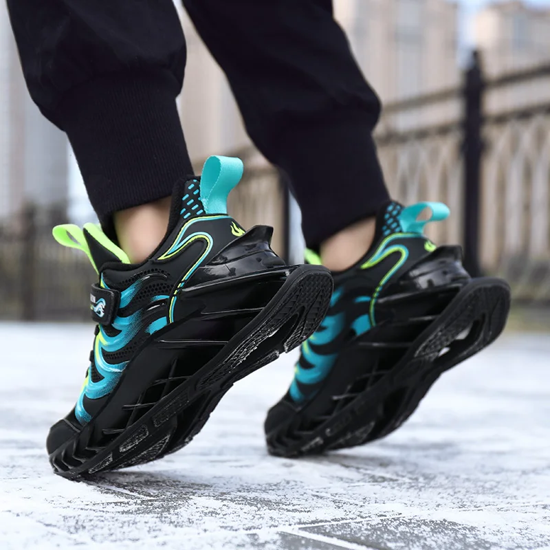 

Sneaekrs Kids High Quality Blade Shoes Waterproof Leather Cushioning Children Tenis Non-Slip Winter Warm Fur Cotton Shoes Boys