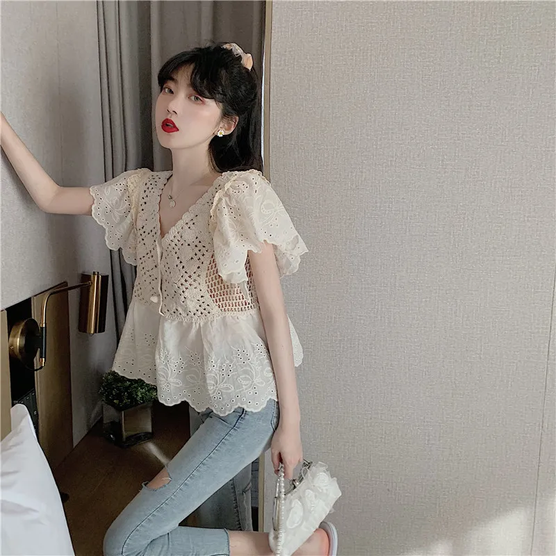 

Blouses Women Sweet Floral Hollow Out Design Chic Popular Summer All-match Girls Blusas Top Lovely Vintage Basic Womens Shirts