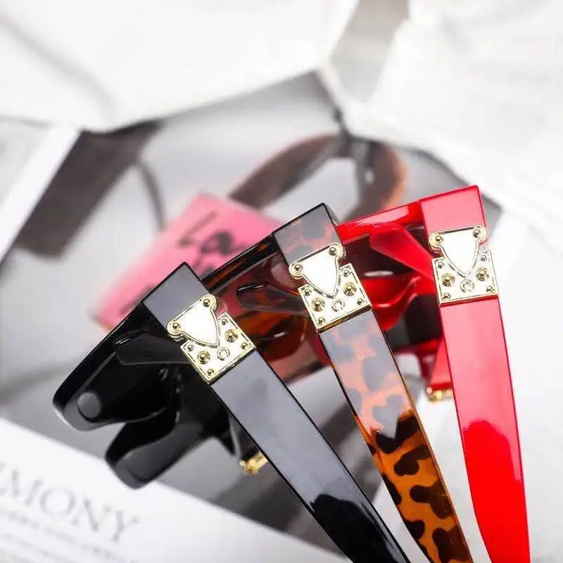 

Sunglasses Women Vintage American Style Fashion White Big box Square Glasses Black Lenses Luxury Designer Men Eyeglasses Driving