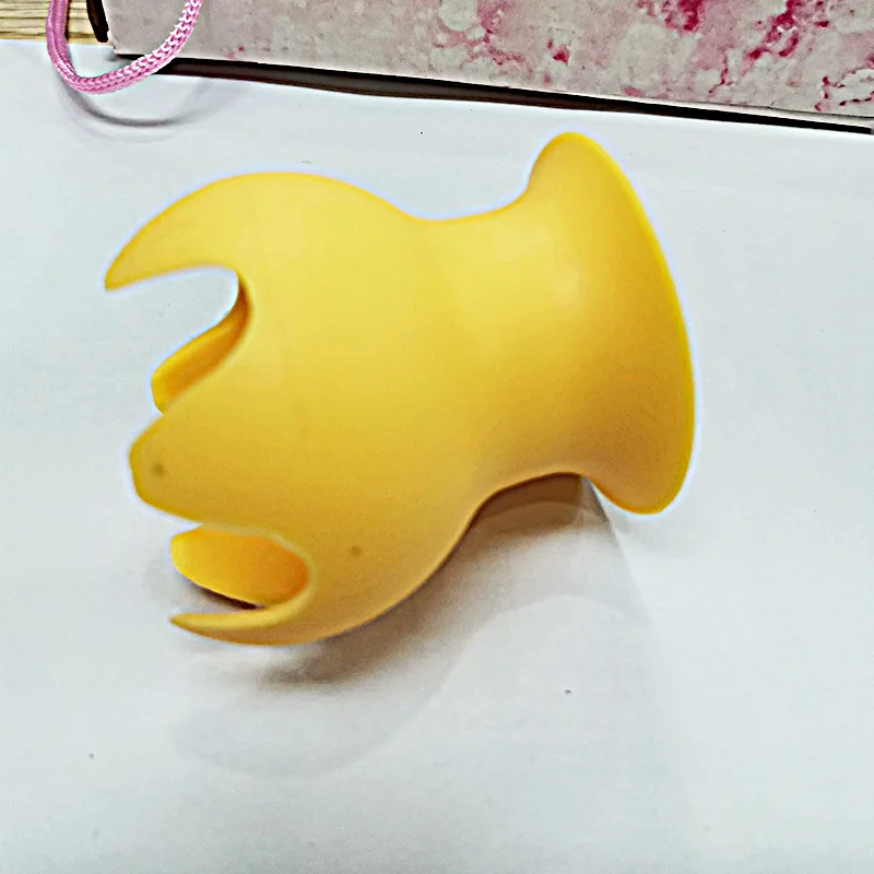 Ффонарь силиконовый для косметики желтого цвета |