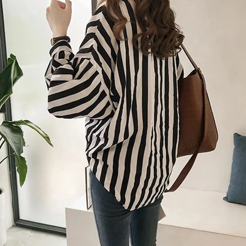 

Early Autumn Women's New 2021 Hong Kong Flavor Loose Large Size Striped Shirt Women's Long Sleeve Top Thin Jacket Casual wear