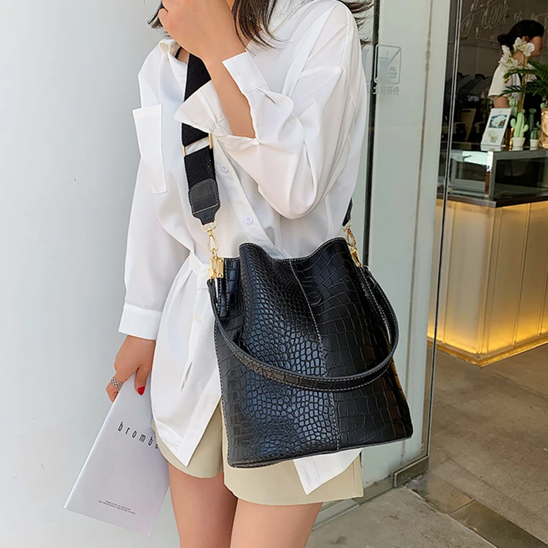 

New Hot Sale Alligator Pattern Bucket Bag For Women Vintage Shoulder Bag Big Capacity Crossbody Bag Elegant Shopping Handbag