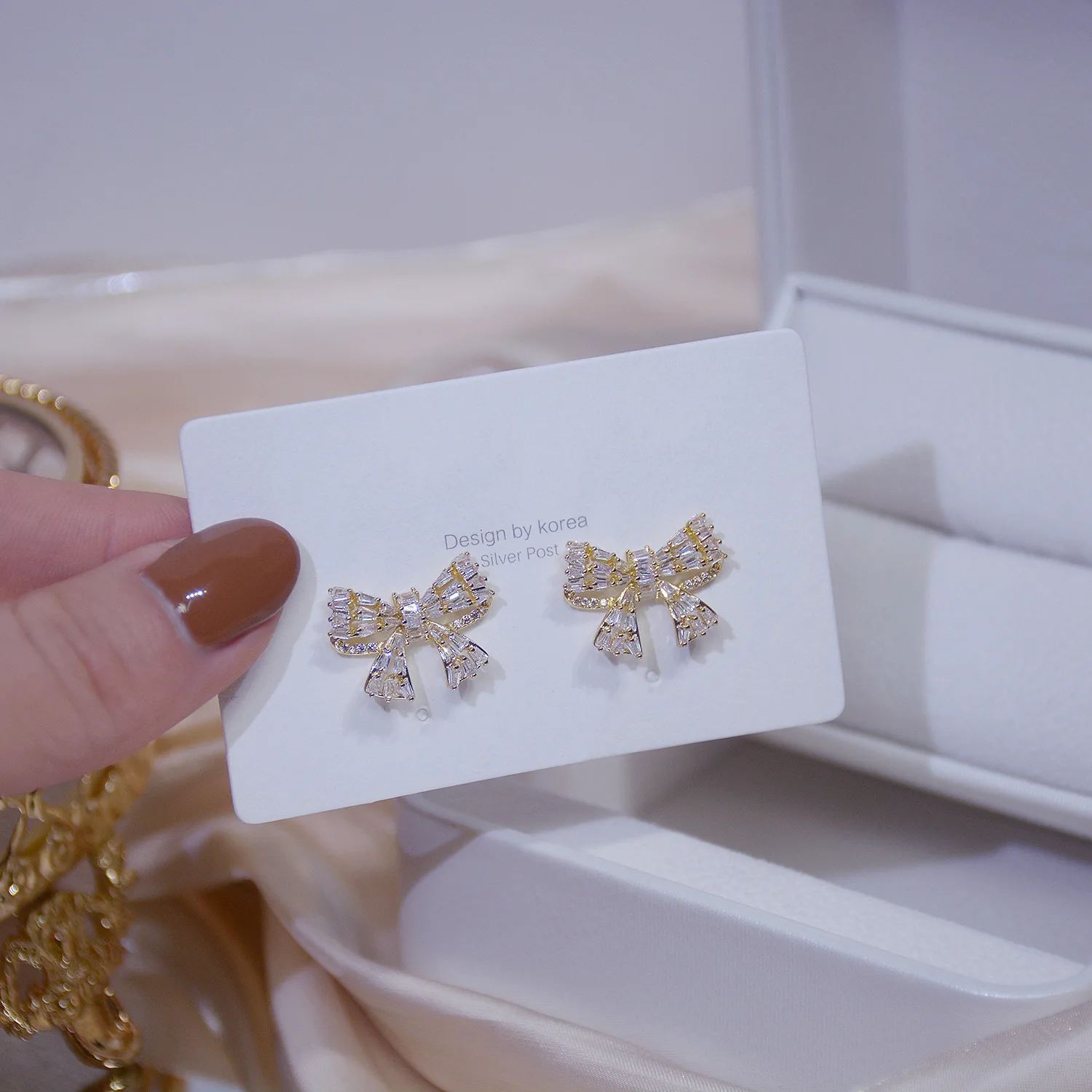 

Cute Gold Bowknot Stud Earrings with Bling Zircon Stone for Women Trends Fashion Jewelry Korean Earrings 2021