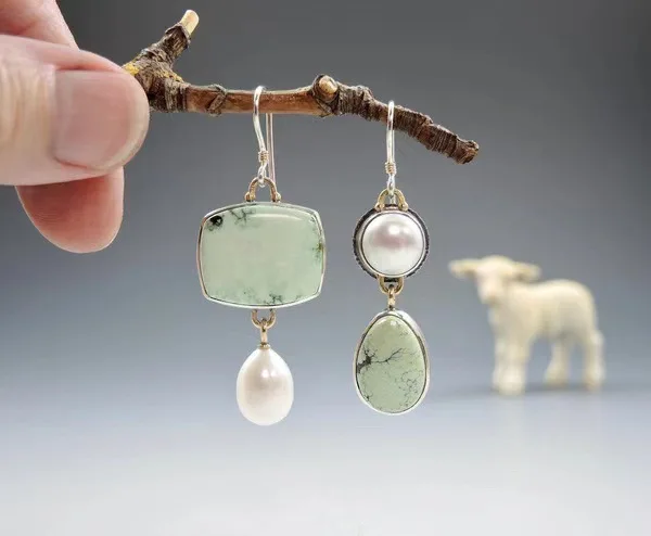 

Новые серьги ручной работы с сапфировым агатом и пресноводным жемчугом, асимметричное окисленное искусство.