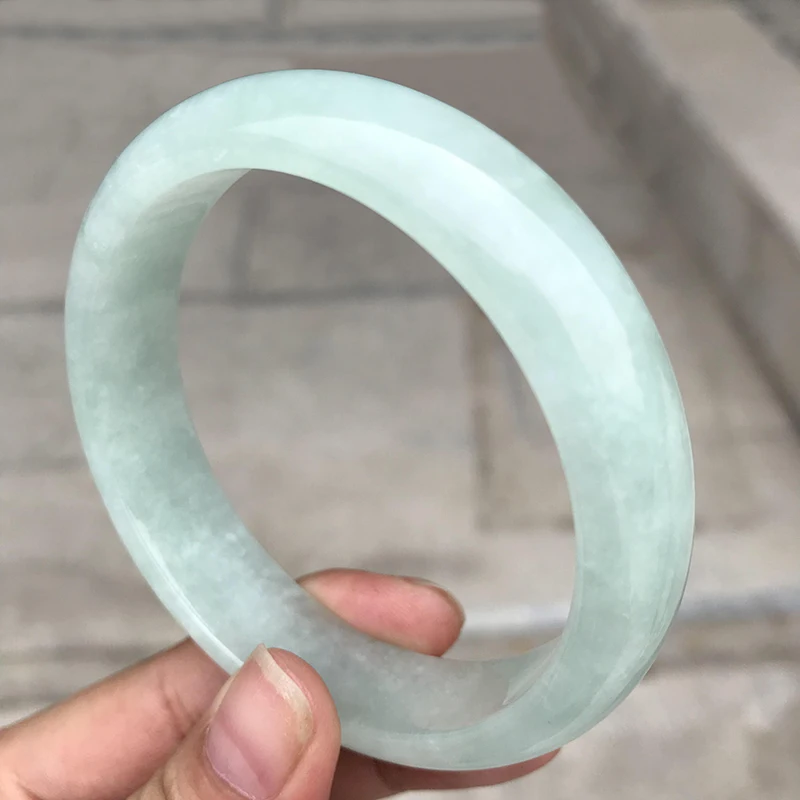

Free Certificate Natural Burmese Emerald A Light Green 54mm-64mm Bracelet Elegant Princess Bracelet Best Gift
