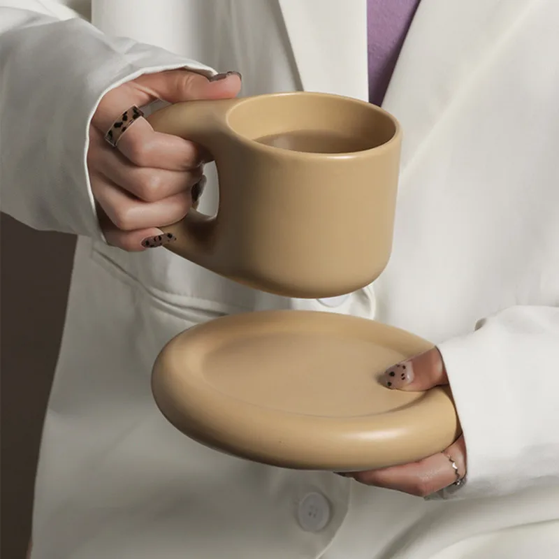 

Nordic simple creative Fat ceramic mug fat plate combination ins creative simple household coffee cup