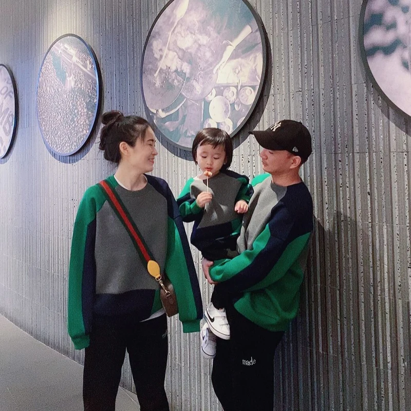 

Одежда для папы, мамы, сына, одежда для мамы и меня, осенне-зимние свитеры в стиле пэчворк с близнецами, сестрой, братом, зеленая Толстовка