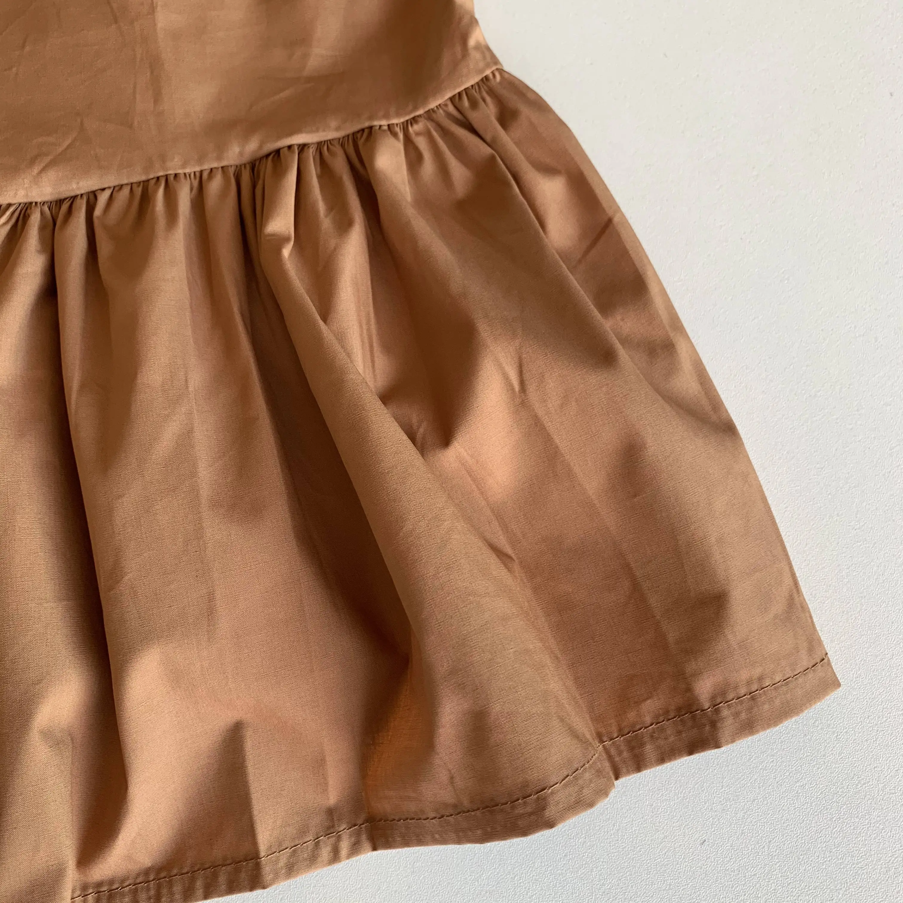 Женская плиссированная рубашка без рукавов коричневая Повседневная офисная