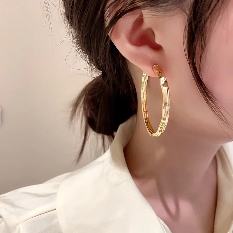 

U-Magical Exaggerated Irregular Circle Geometric Hoop Earrings for Women C Shape Gold Metallic Earrings Jewelry Pendientes