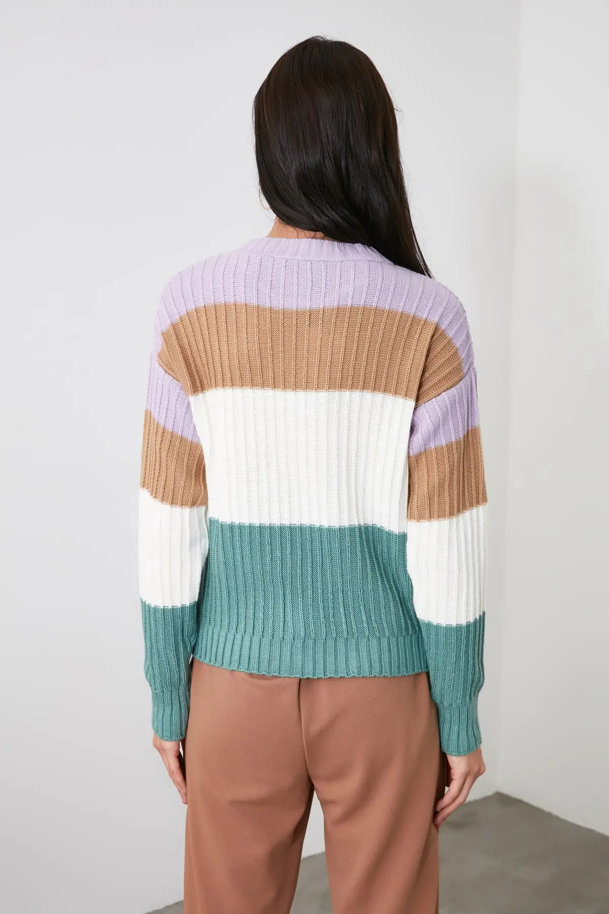 

Trendyol With Color Block Knitwear Sweater TWOAW21KZ2152