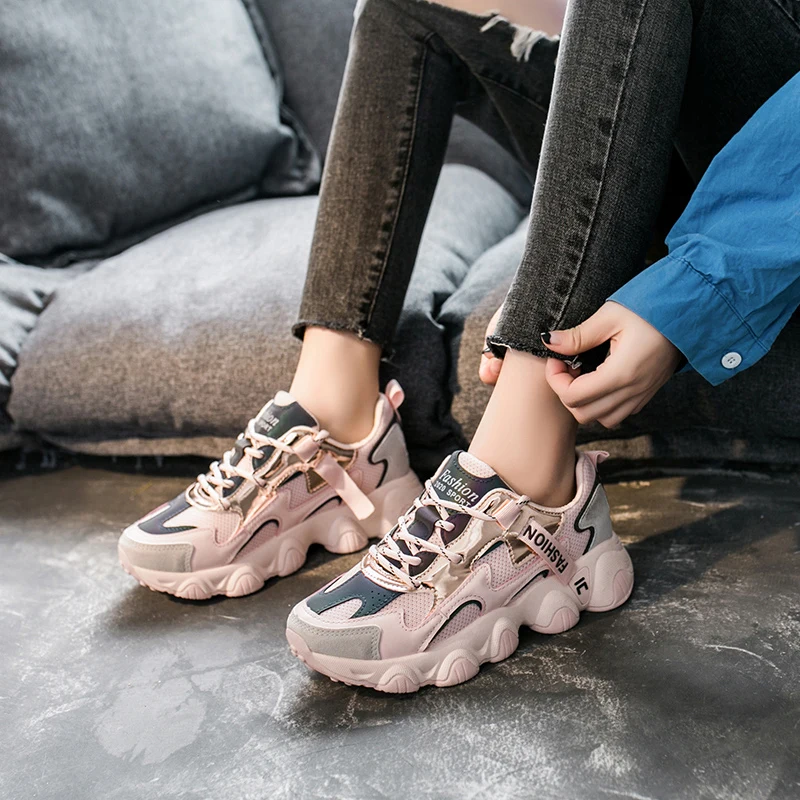 Женские кроссовки на массивной нескользящей подошве спортивная обувь для бега