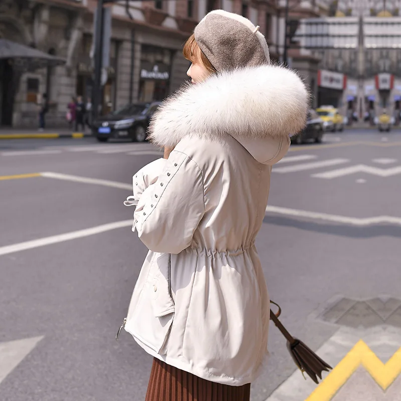 

Модные теплые пальто с капюшоном на 90% белом утином пуху, женская зимняя теплая парка с большим меховым воротником, Женская индивидуальная куртка с заклепками