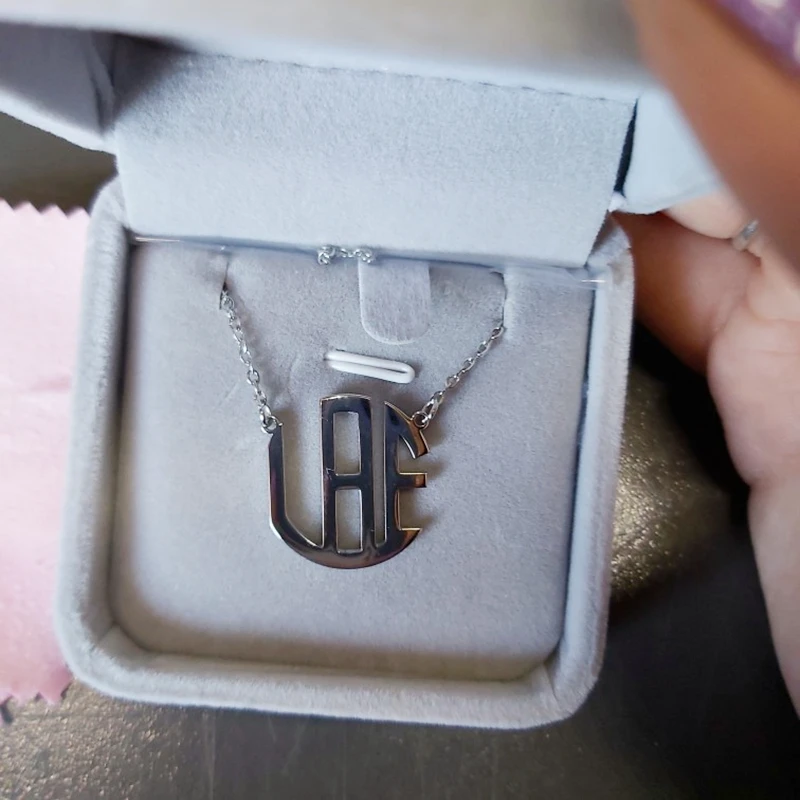 Изящное пользовательское блочный монограммный колье с инициалами
