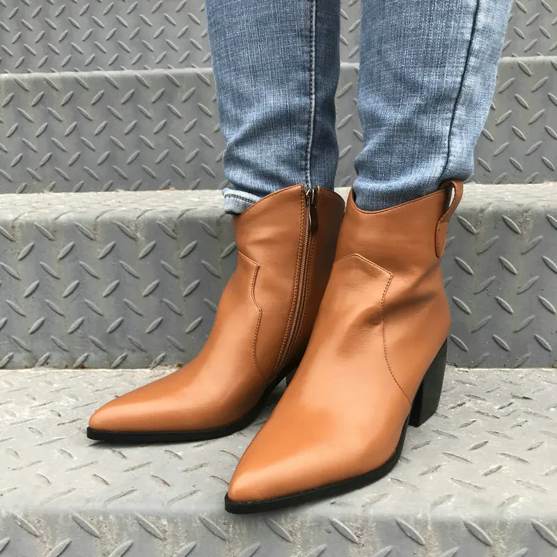 

Золотистые ковбойские женские сапоги из искусственной кожи со змеиным принтом; Женские ботильоны на танкетке с острым носком; Модель 2019 год...