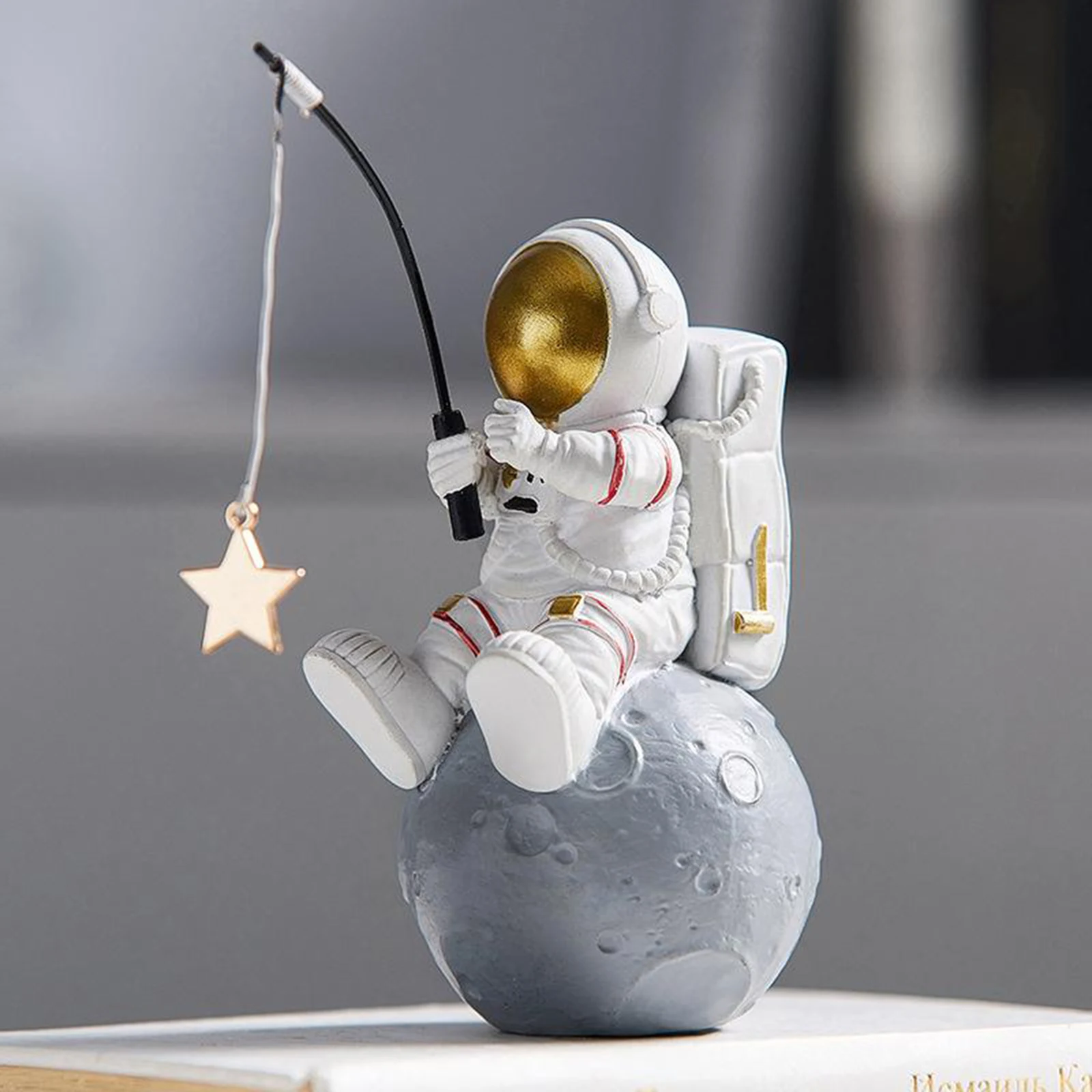 

Resin Astronaut Sculpture Figurines Miniatures Desk Decor Spaceman Ornament Vivid Kids Gift Figures Home Decoration Accessories