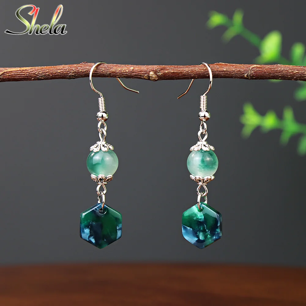 Маленькие висячие серьги из натурального зеленого камня геометрические