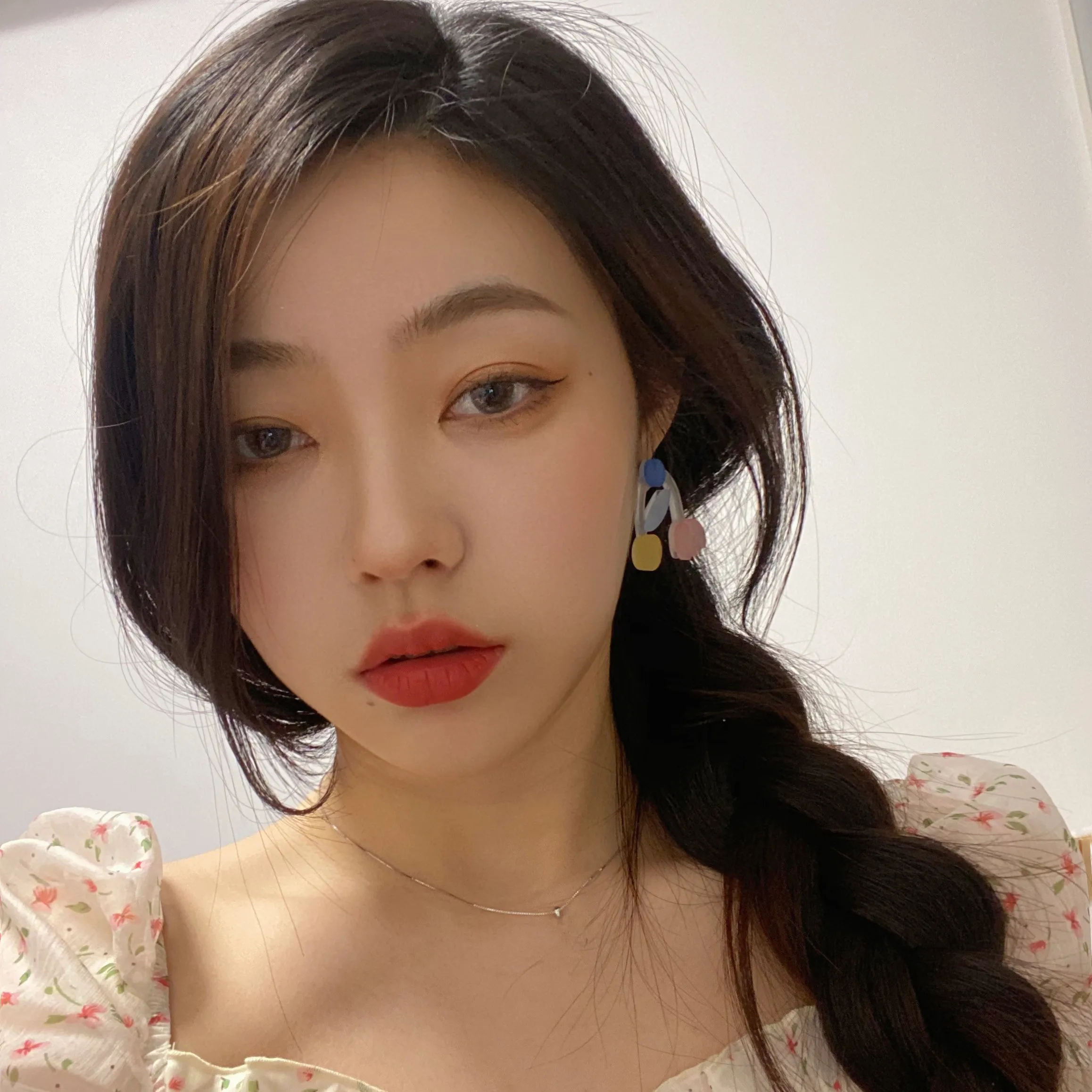 Женские Асимметричные акриловые серьги-тюльпаны AOMU Новые разноцветные висячие