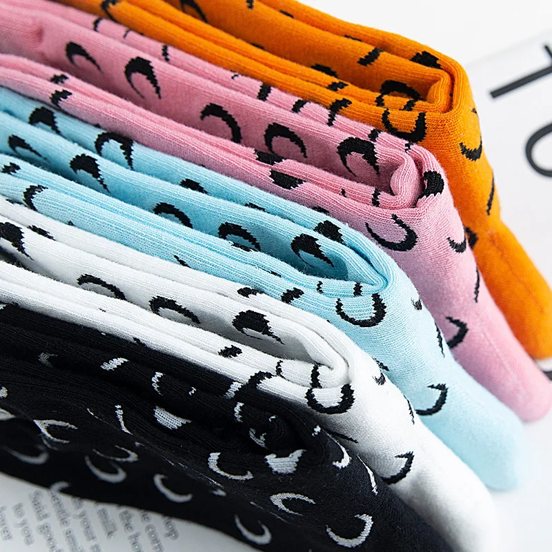 В уличном стиле с героями мультфильмов в форме полумесяца забавные Женские