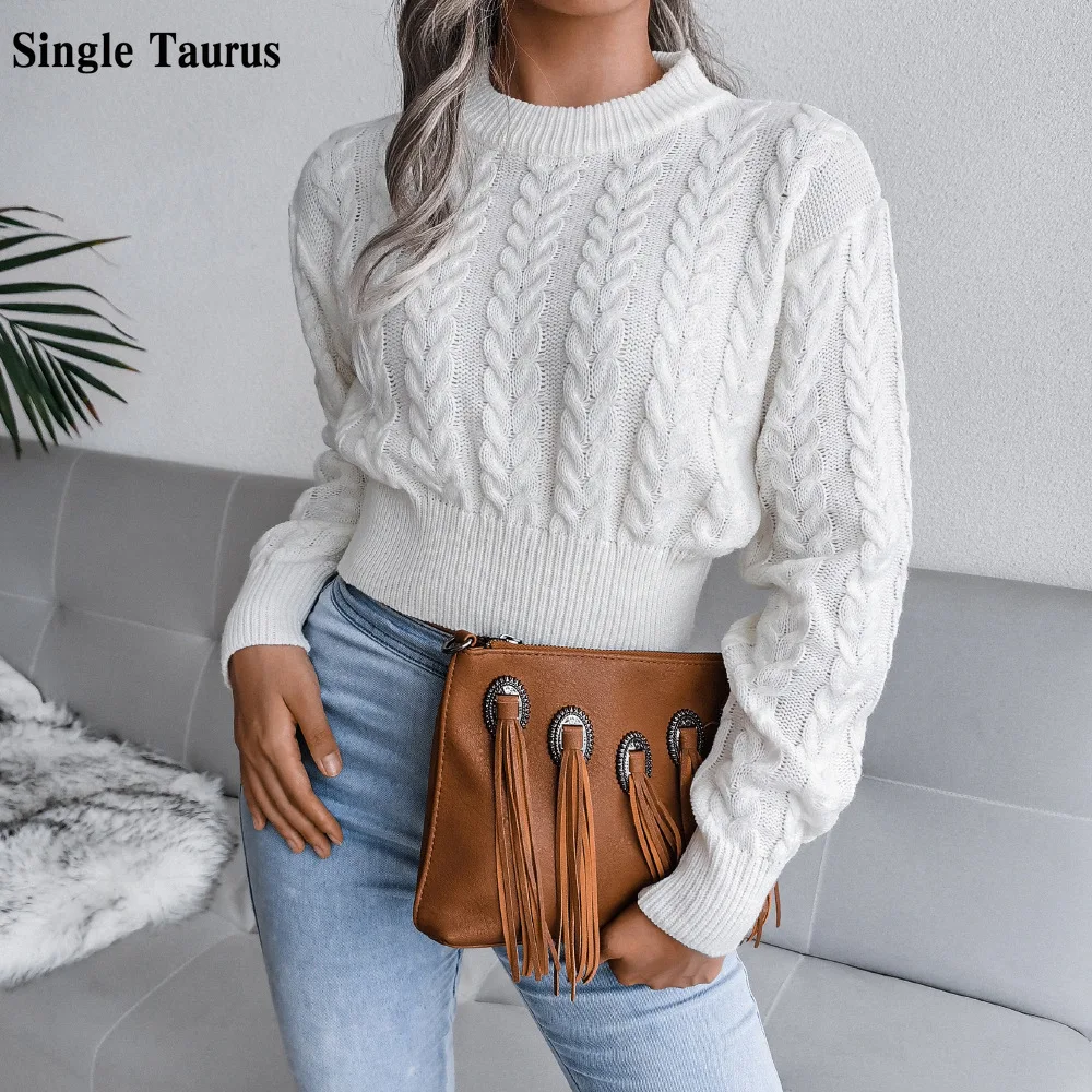 

Свитер вязаный однотонный с длинным рукавом и круглым вырезом