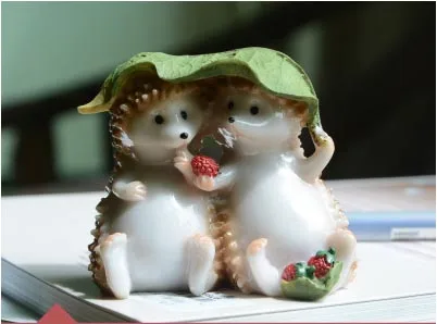 hedgehog couple Оригинальные подлинные сельские фермы животные милый забавный мультфильм Ежик рисунок модели растения микро-пейзаж настольные подарки - Цвет: hedgehog couple