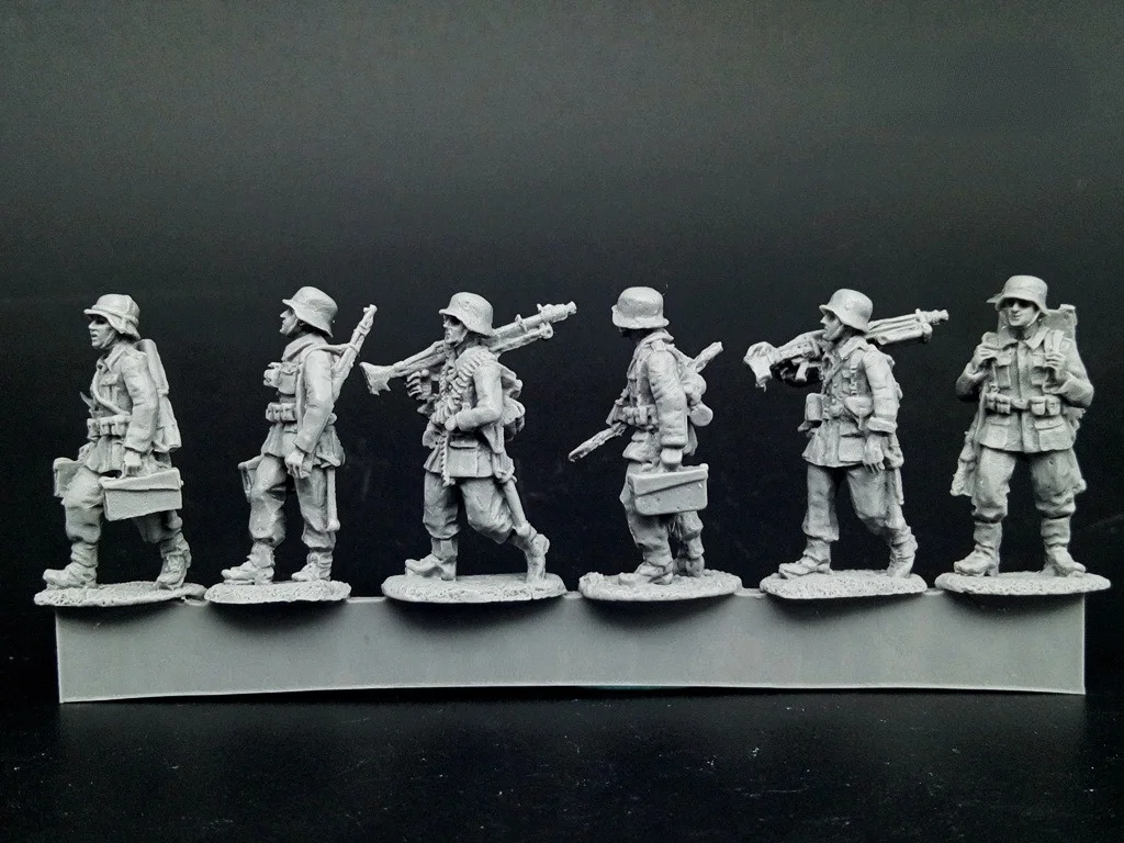 1/72 Scale Die-cast Resin Figure World War II German Infantry MG42 Machine Gun Group Marching Squad Scene Model Kit