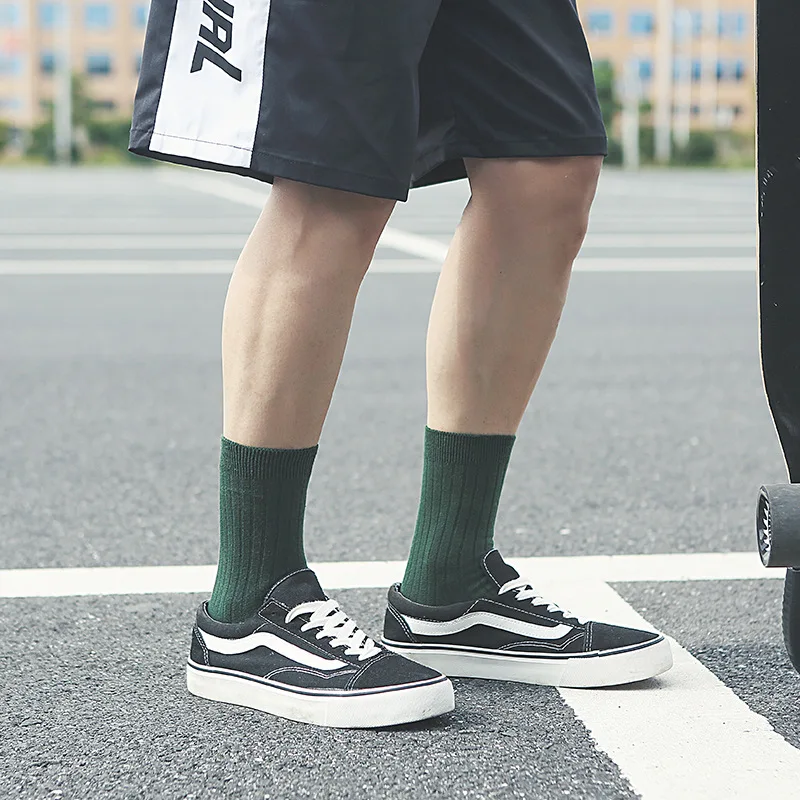 High Quality Colorful Harajuku Retro Men Cotton Dress Crew Socks Winter Hip hop White Black GreyDesigner Christmas Gift Cool